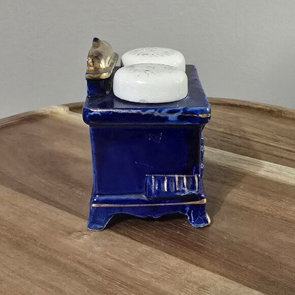 Vintage Wood Burning Stove Salt and Pepper Shaker. Made in Japan. - Picture 4 of 8